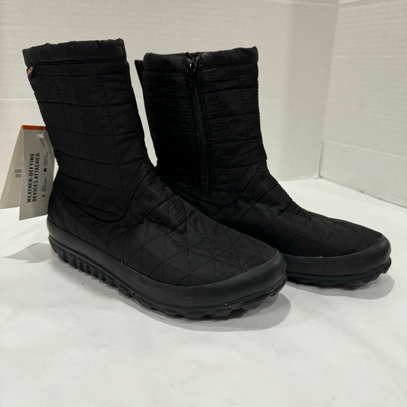 BOGS NWT Snowday II Mid boots waterproofoof size 8 quilteded material - Picture 1 of 16